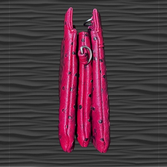 Giani Bernini Embossed Faux Ostrich Crossbody/Wristlet Clutch/Wallet - Picture 4 of 9